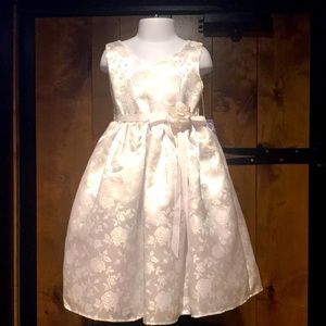 NWT Elle White Floral Satin Dress with Rosette 2